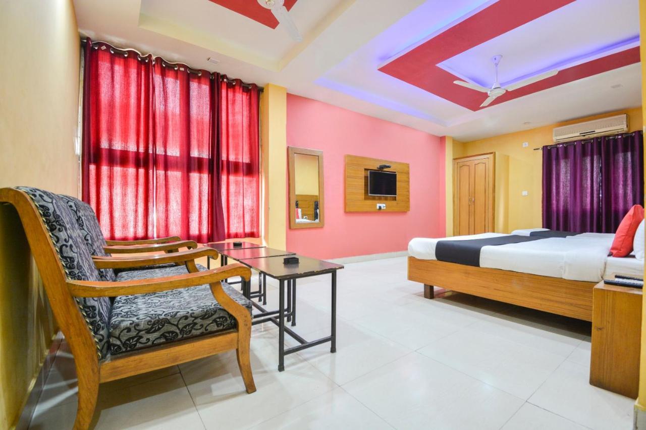 Oyo 26602 Hotel Shubham Dehradun Dış mekan fotoğraf